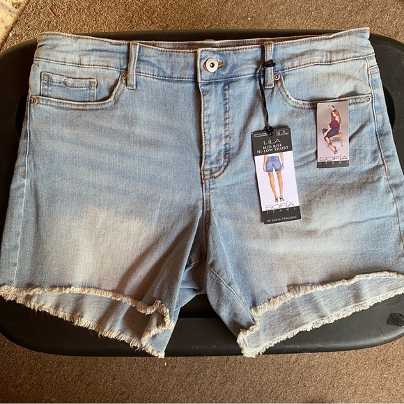 ☀️ Sofía Jeans By Sofia Vergara, Líla, Mid Rise, Hi-Low, Jean Shorts - Picture 7 of 15